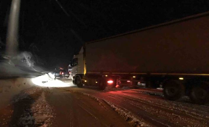 Akseki-Seydişehir karayolu yoğun kar sebebiyle tırların geçişine kapatıldı