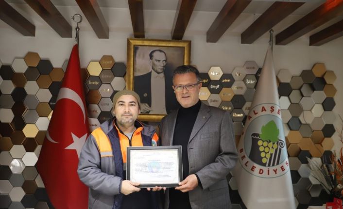 Alaşehirli işçiden, ’İnsanlık ölmemiş’ dedirten örnek davranış