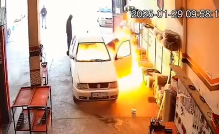 Alevlerle parlayan araçtan saniyelerle kurtuluş kamerada