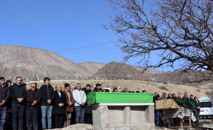 Amca ve yeğen aynı günde toprağa verildi
