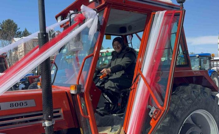 ’Ana gibi yar olmaz’ dedi, Sevgililer Günü’nde annesine traktör hediye etti