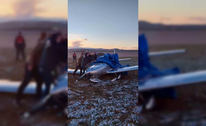 Ankara’da eğitim uçağı tarlaya zorunlu iniş yaptı