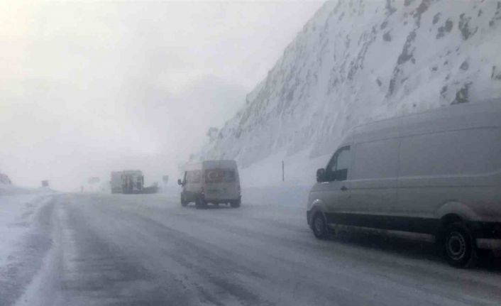 Antalya-Konya kara yolu tır ve çekicilerin geçişine yeniden açıldı