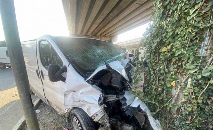 Antalya’da iki araç çarpıştı: 1 ağır yaralı