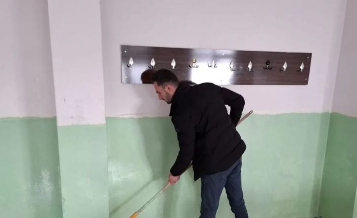 Ara tatilde, tatil yerine okullarının tadilatını yapıyorlar