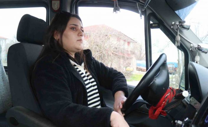 Araba sevgisi 22 yaşındaki kadını önce taksi sonra dolmuş şoförü yaptı