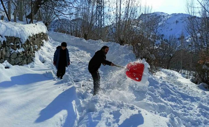 Arapgir’de kar geçit vermiyor