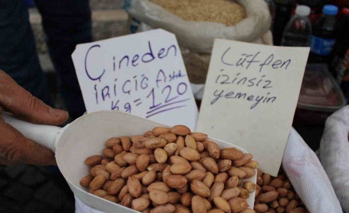 Aydınlı pazarcı izinsiz tadımdan şikayetini hazırladığı etiket ile dile getiriyor