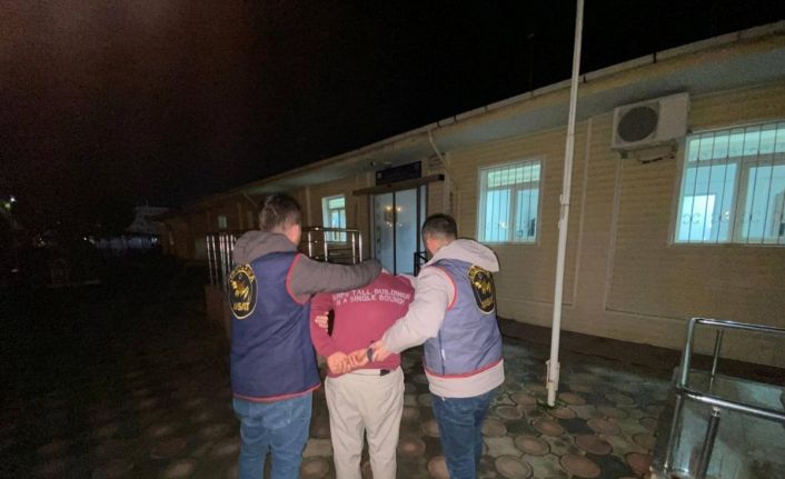 Ayvalık’ta jandarma ekipleri çeşitli suçlardan aranan 13 kişiyi yakaladı