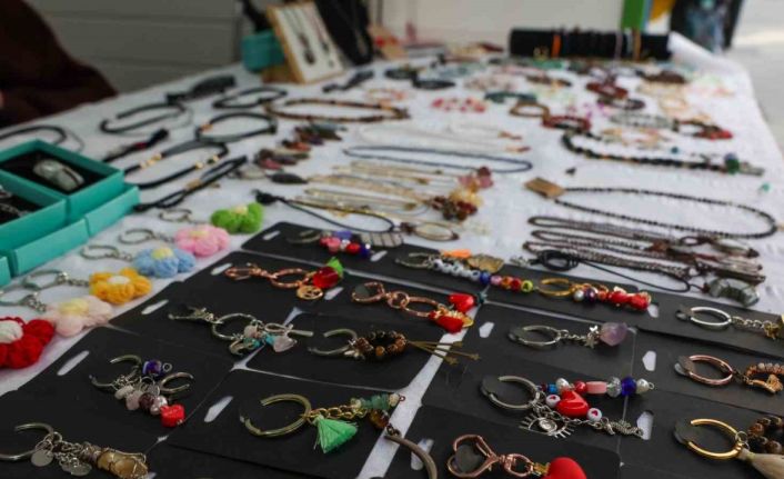 Bakırköy Belediyesi "kadın emeği pazarı" ile depremzedelerin yanında