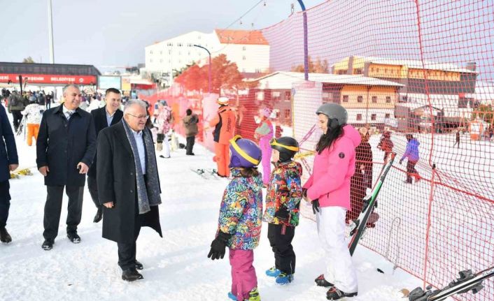 Başkan Büyükkılıç, Erciyes’te kayak tutkunlarıyla buluştu
