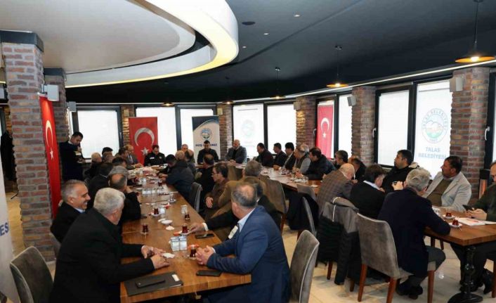 Başkan Yalçın’dan muhtarlara kestane fidanı