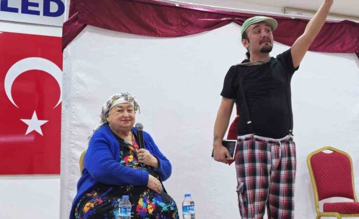 Beyağaç’ta çocuklar tiyatroyla eğlendi