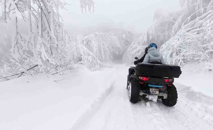 Beyaz örtünün keyfini ATV’lerle çıkardılar
