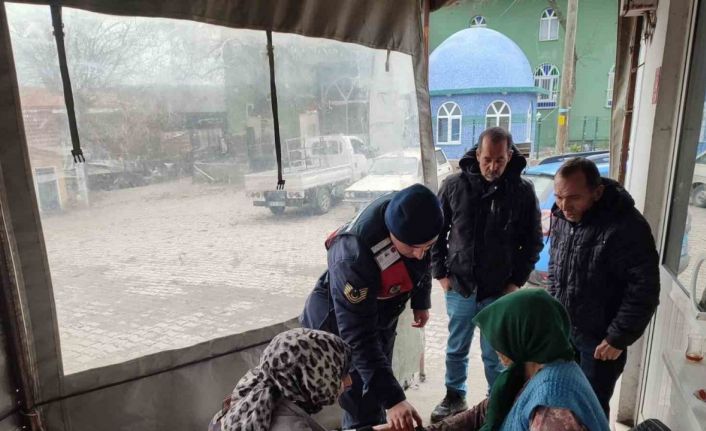 Bigadiç’te kaybolma riski taşıyan vatandaşlara akıllı saat dağıtımı yapıldı