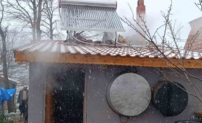 Bilecik’teki at çiftliğinde çıkan yangın büyümeden söndürüldü