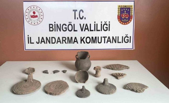 Bingöl’de tarihi eser niteliğinde çömlek parçaları ele geçirildi