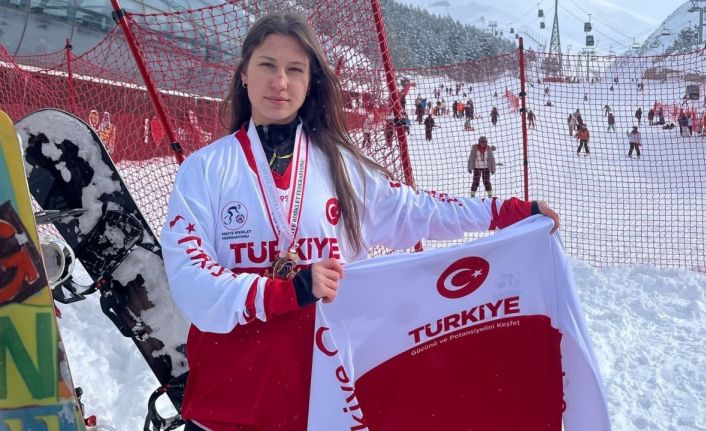 Bir ay önce başladığı sporda Türkiye şampiyonu oldu