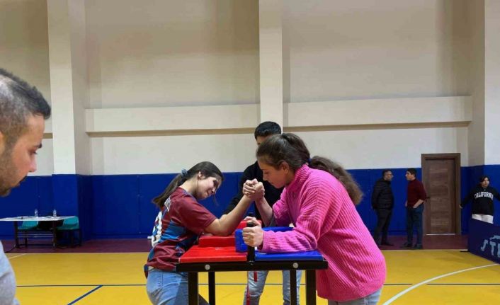 Bitlis’te ‘Bilek Güreşi İl Birinciliği Yarışması’ tamamlandı
