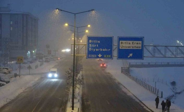 Bitlis’te eğitime kar engeli