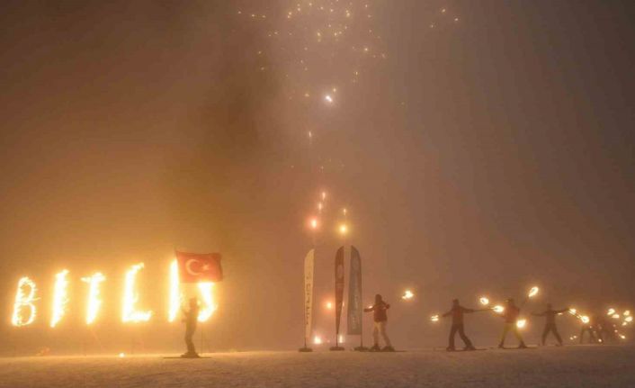 Bitlis’te meşaleli kar festivali