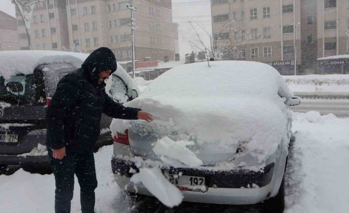 Bitlis’te okullar tatil edildi