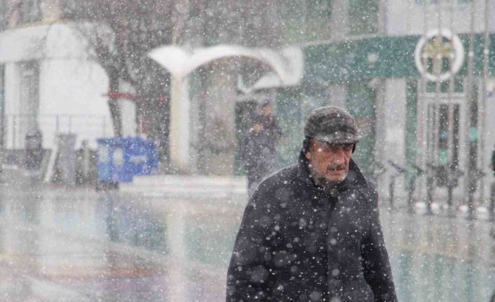 Bolu’da kar yağışı aralıklarla etkili oluyor