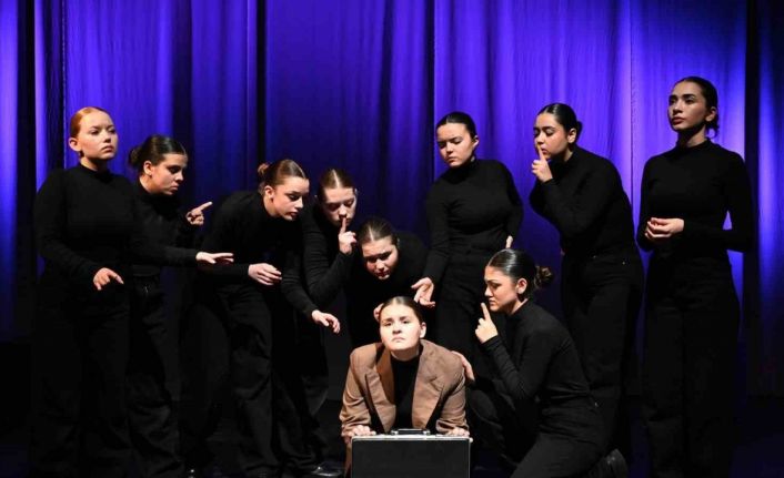 Bozüyük’te ’Zamazingo’ adlı tiyatro oyunu büyük beğeni topladı