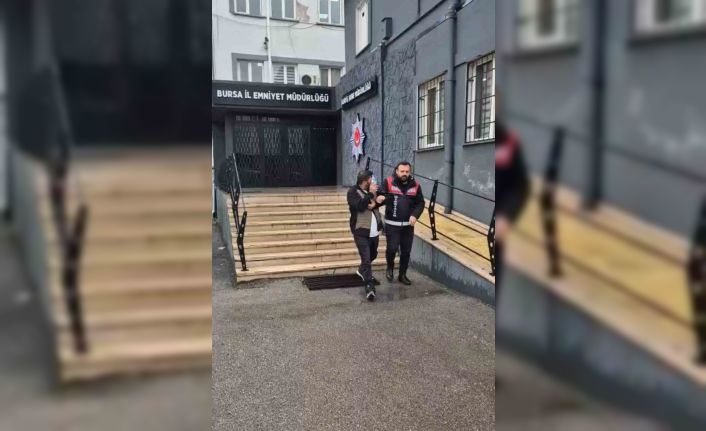 Bursa’da oto faresine operasyon: Çaldığı malzemelerle yakalandı