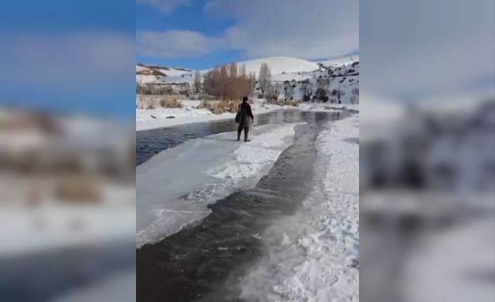 Buzu sal yapıp Çoruh’ta gezintiye çıktı