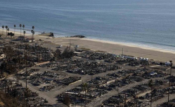 California’da 29 kişinin öldüğü iki orman yangını kontrol altına alındı