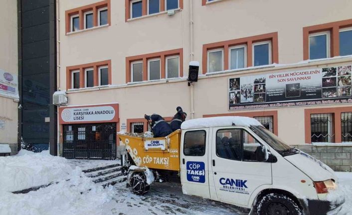 Canik’te ekipler, MSÜ sınavı için karla mücadeleyi hızlandırdı