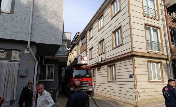 Çatı katında korkutan yangın