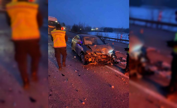 Çorum’da hafif ticari araç ile otomobil çarpıştı: 6 yaralı