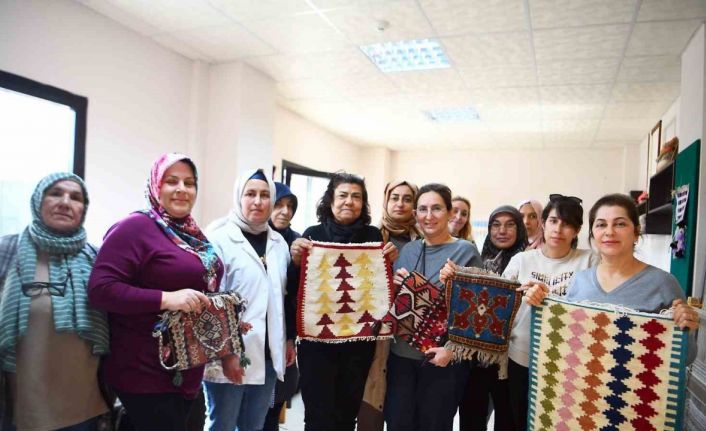 Çukurovalı kadınlara kilim dokuma kursu
