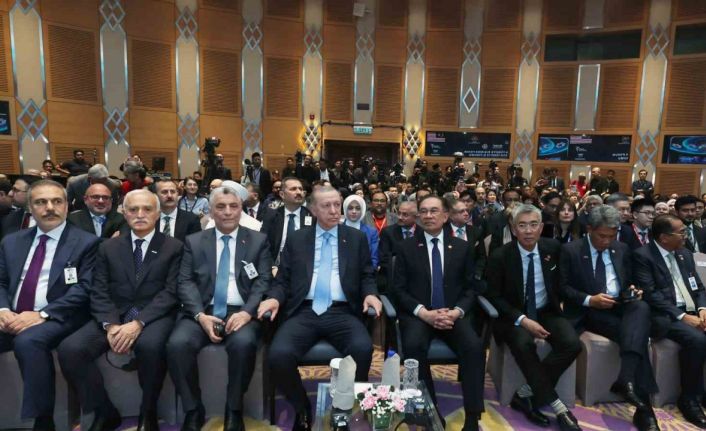 Cumhurbaşkanı Erdoğan: "Son 20 senede yıllık ortalama yüzde 5 dolaylarındaki büyüme oranını yakalayabilen az sayıda ülkelerden biriyiz"