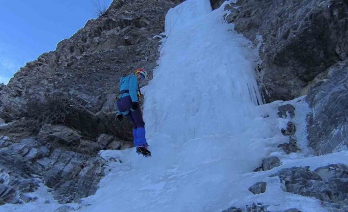Dağcılar Erzurum’da buz tırmanışı gerçekleştirdi