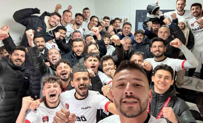 Denizli derbisinde kazanan lider Denizli İdmanyurdu oldu