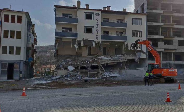 Depremde evi ve iş yeri zarar gören vatandaş: "Devletin gücünün ne kadar büyük olduğunu gördük"