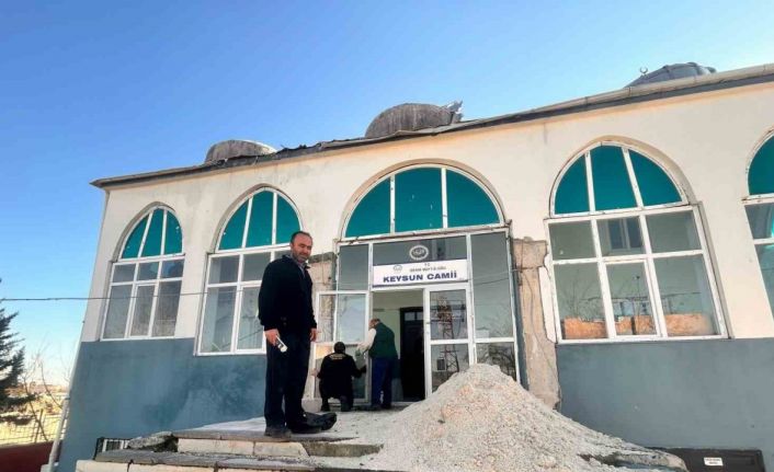 Depremde hasar gören camii yeniden ibadete açılmayı bekliyor
