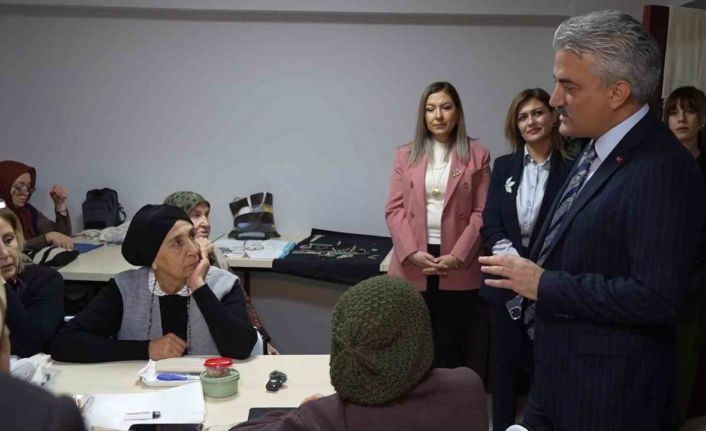 Depremzede kadınların asrın felaketinden geriye kalan acı hatıraları: Devlet desteği ile güç buluyorlar