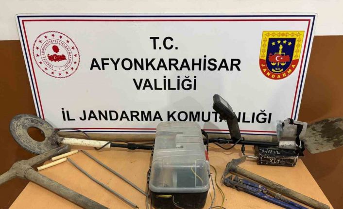 Devriye gezen jandarma definecileri suçüstü yaptı