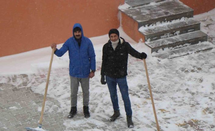 Diyadin’de kar yağışı etkili oldu