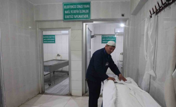 Diyarbakır’da depremde günde ortalama 40 cenaze yıkayan gassal konuştu: "Manevi bir koku vardı, buna şahit olduk"