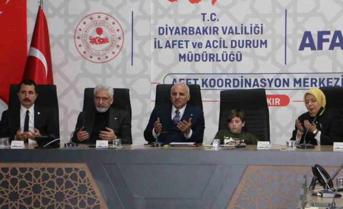 Diyarbakır’da depremde hayatını kaybedenler anıldı