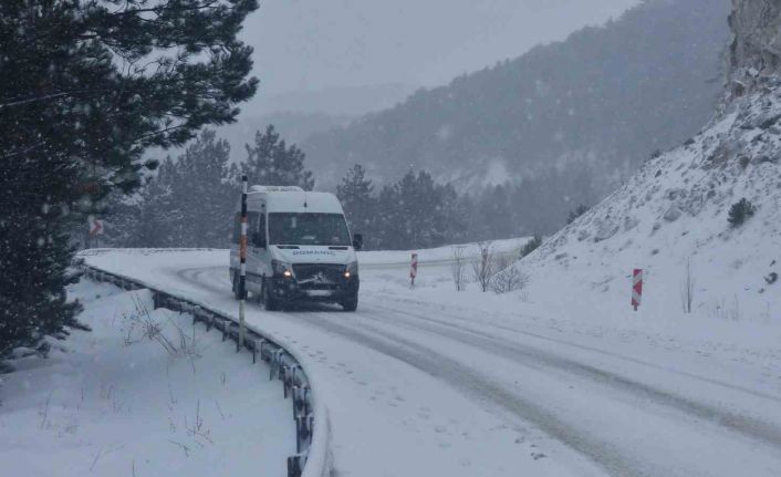 Domaniç Kocayayla geçidinde kar kalınlığı 40 santimetreye ulaştı