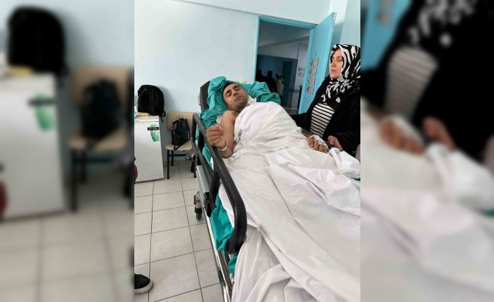 Dünya şampiyonu kick bokscu cami görevlisini böyle dövdü