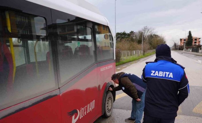 Düzce’de halk otobüslerine kış lastiği denetimi