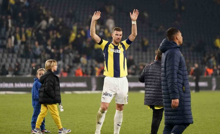Edin Dzeko, 12. golüne ulaştı