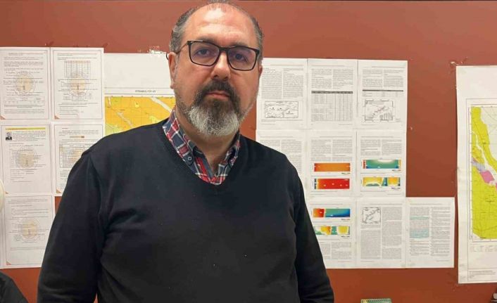 "Ege’deki hareketlilik sonucu ya büyük deprem olacak ya da yeni bir volkan oluşacak"